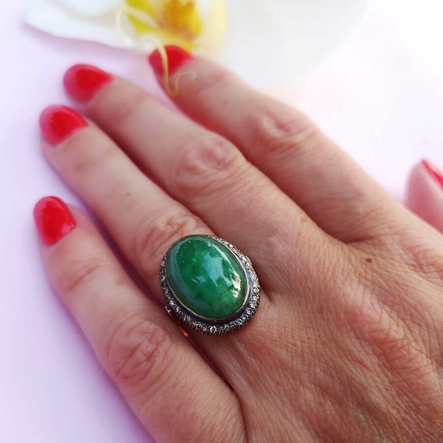8ct Emerald & Diamonds Vintage Gold Ring - SOPHYGEMS