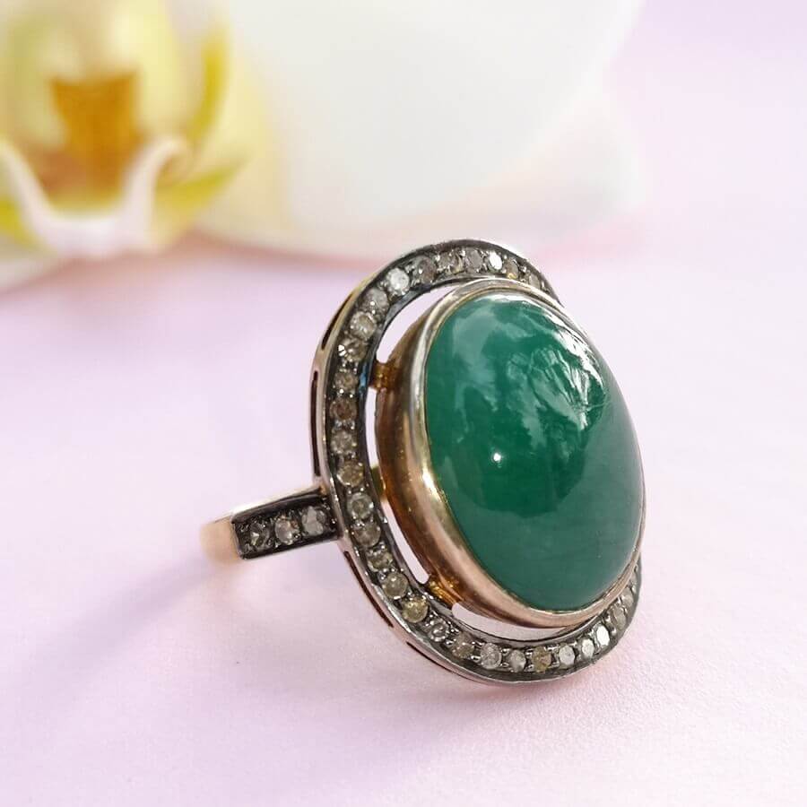 8ct Emerald & Diamonds Vintage Gold Ring - SOPHYGEMS