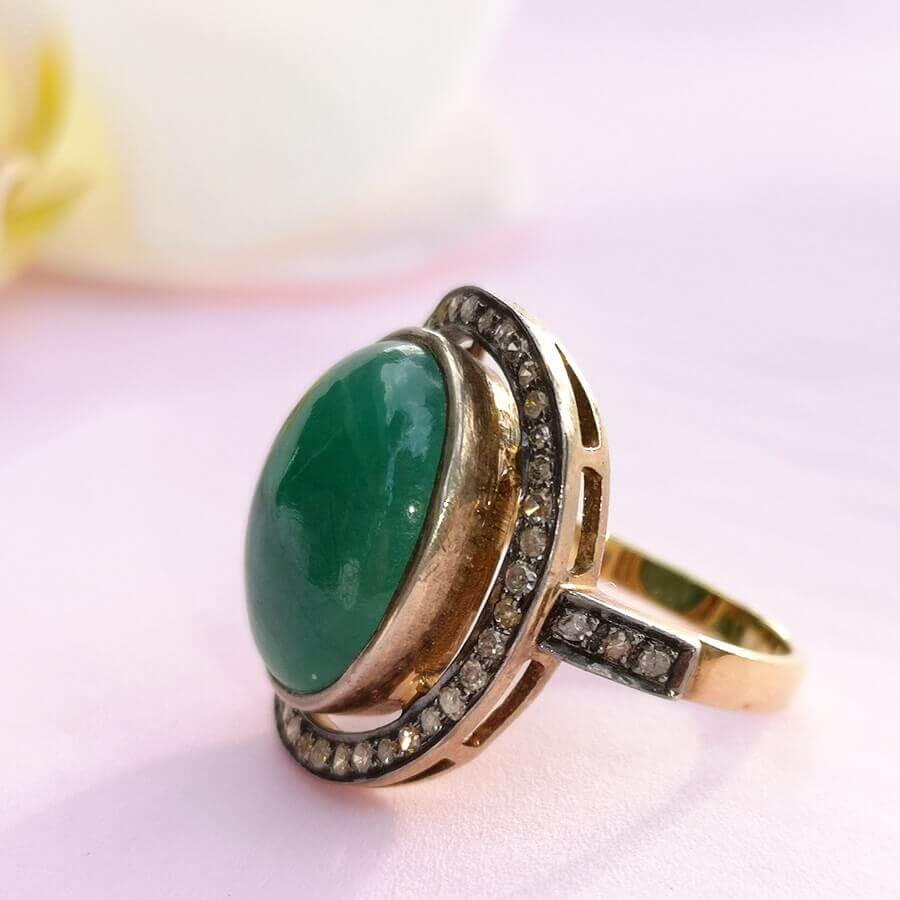 8ct Emerald & Diamonds Vintage Gold Ring - SOPHYGEMS