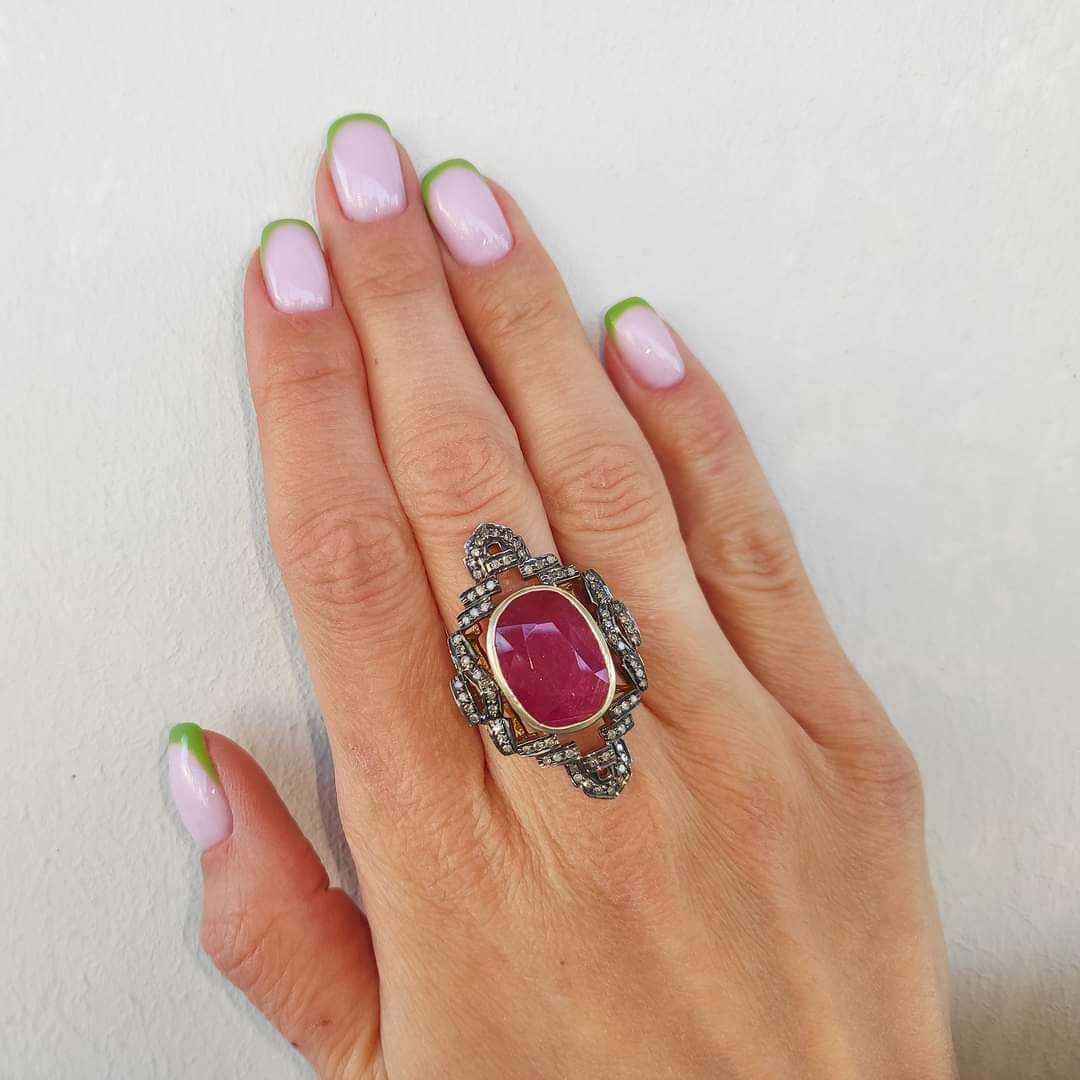 Vintage Gold Ring With Ruby & Diamonds - SOPHYGEMS