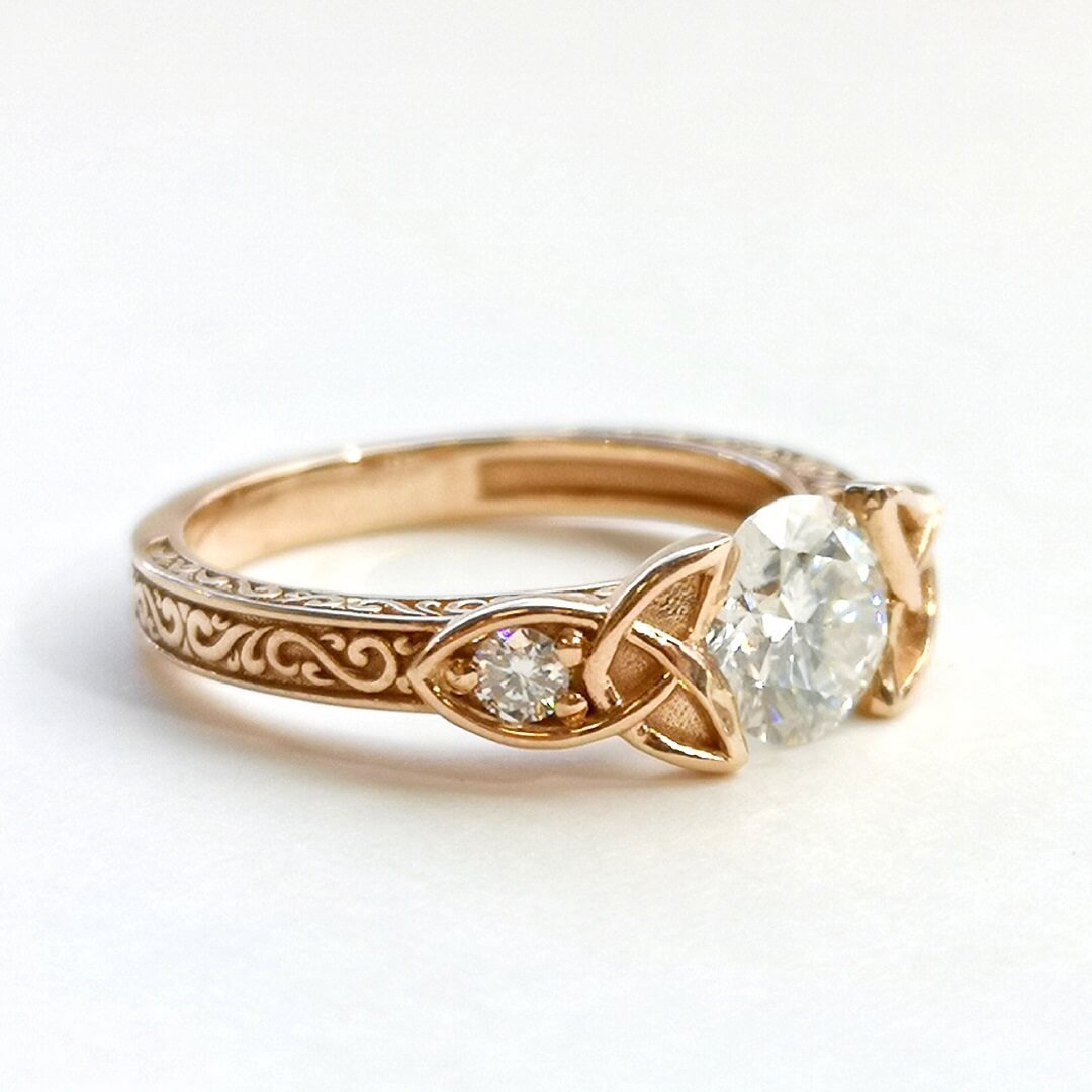 Elegant Moissanite Rose Gold Ring - SOPHYGEMS